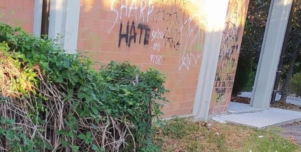 Sassuolo. Degrado davanti alla scuola «Pensiamo a una petizione» 