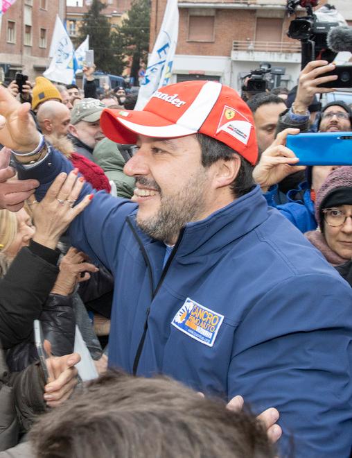 Mercoledì 20 settembre &nbsp;arriva Salvini Fdi, manifesti strappati in tutta la provincia 