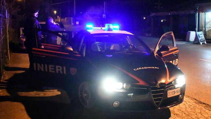 Viareggio, picchiato e rapinato in centro. La testimone: «Non ricordava nulla, così l'ho aiutato»
