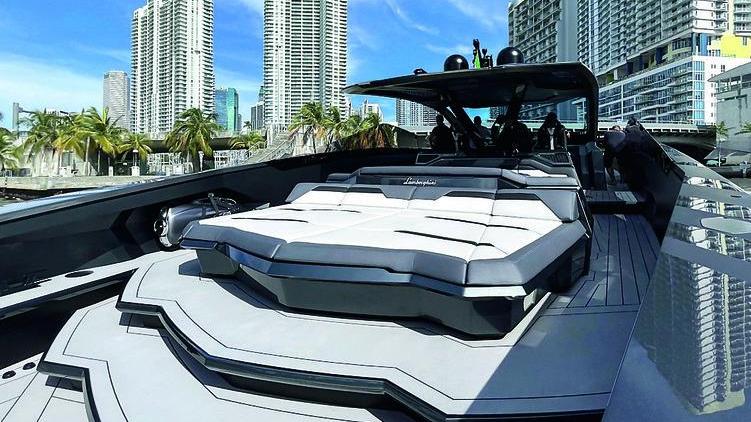 A Miami consegnato il primo super yacht in stile Lamborghini