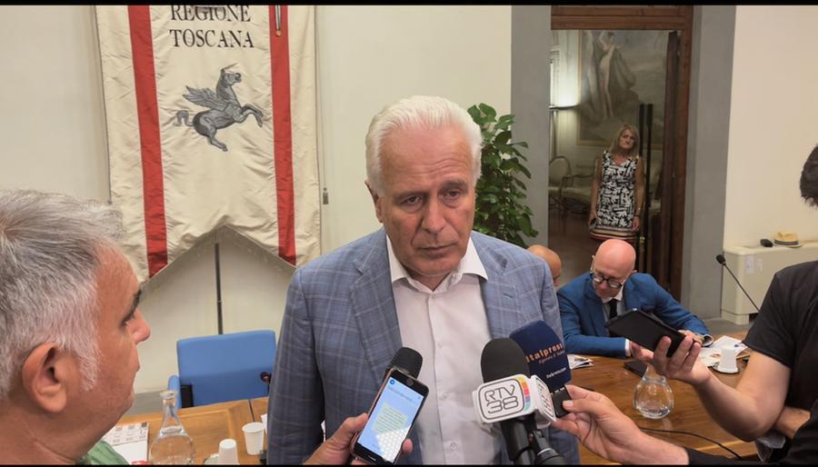 Rigassificatore, minacce social al presidente Giani
