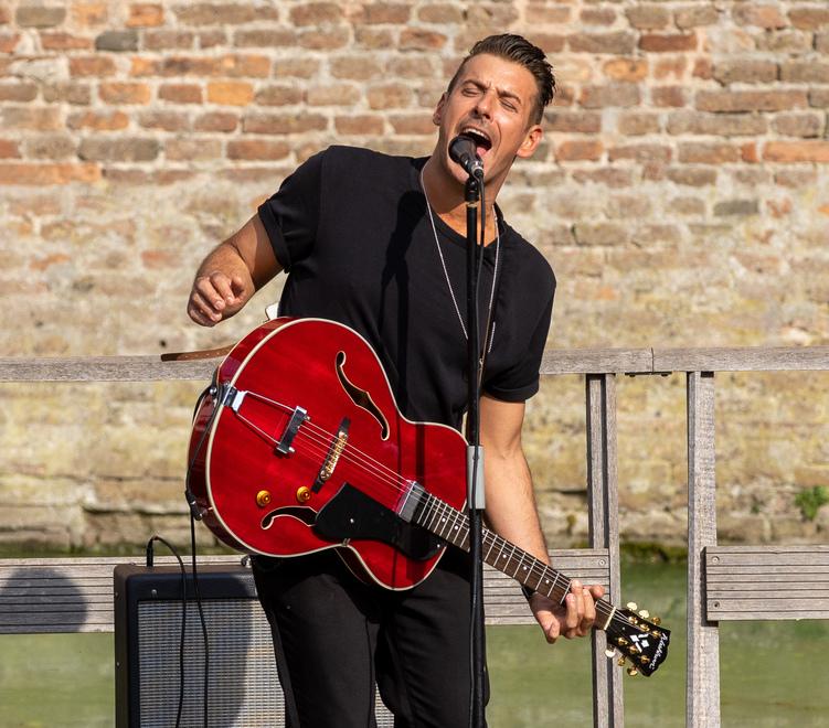 Nel video di Gabbani Ferrara è protagonista: «Grazie Francesco»