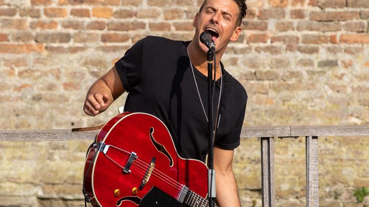 Nel video di Gabbani Ferrara è protagonista: «Grazie Francesco»