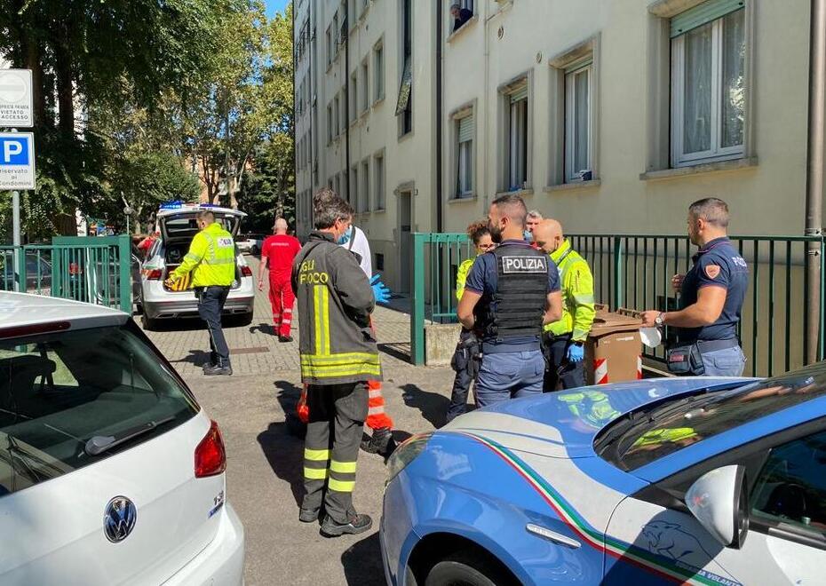 «Venite, c’è un morto in casa». Ma il 45enne era già all’ospedale
