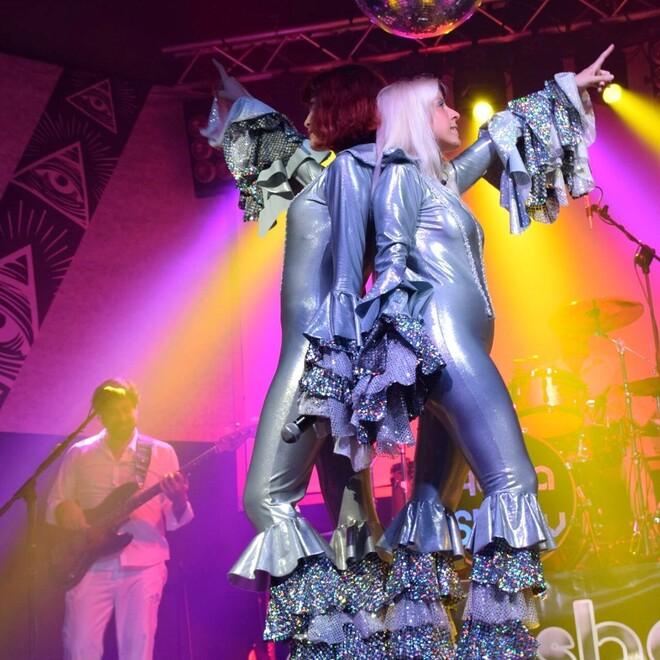 Abba Show, in piazza della Vittoria stasera si balla con la tribute band