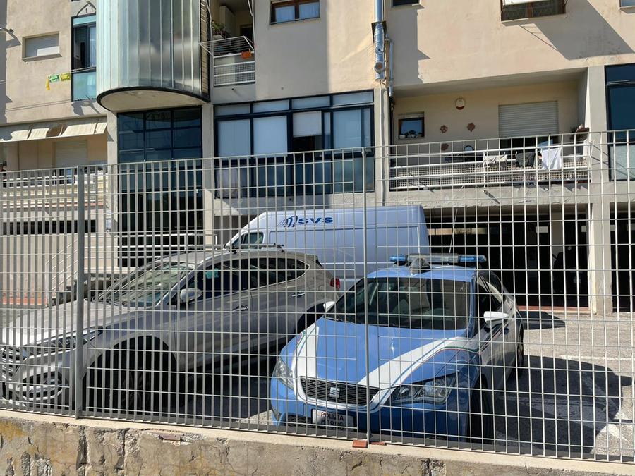 
	La polizia di Stato e le onoranze funebri Svs sul posto

