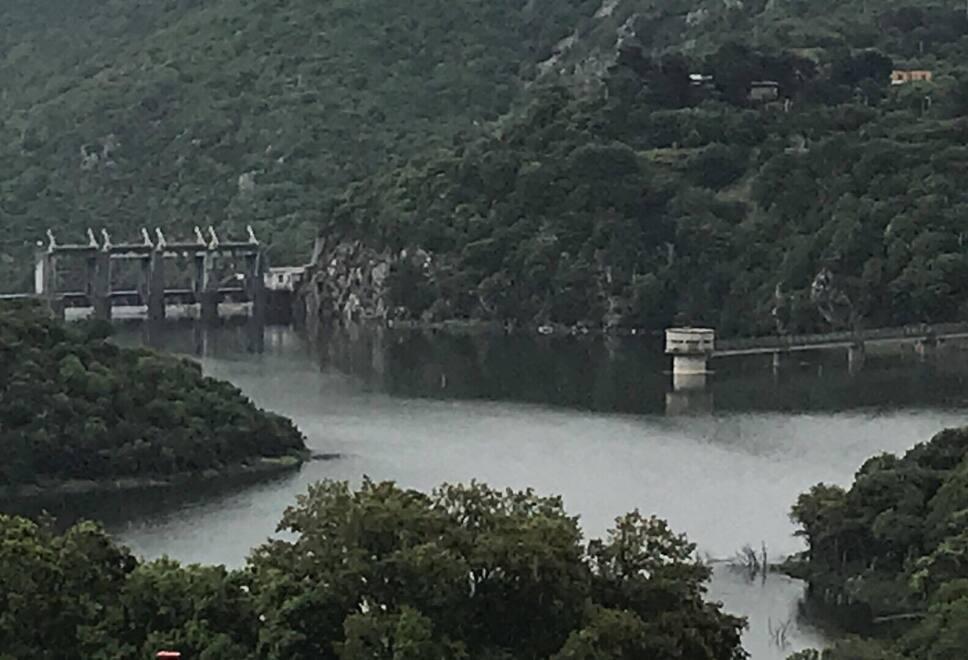 Piena la diga del Liscia, crisi idrica scongiurata ma i rubinetti sono a secco: colpa della rete colabrodo