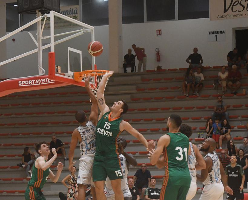Oristano, il nuovo palazzetto dello sport casa provvisoria del basket