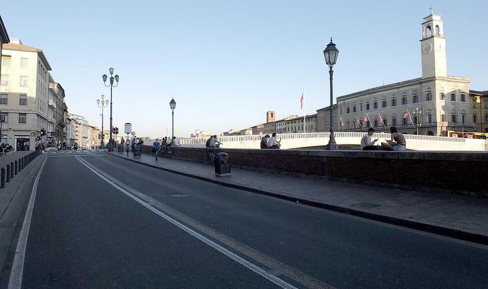 Pisa, una “circolare dei lungarni” con bus elettrici come navette 