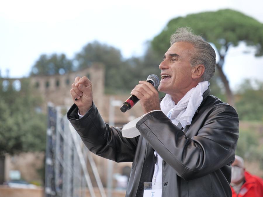 Gli infermieri vanno via e guadagnano il triplo