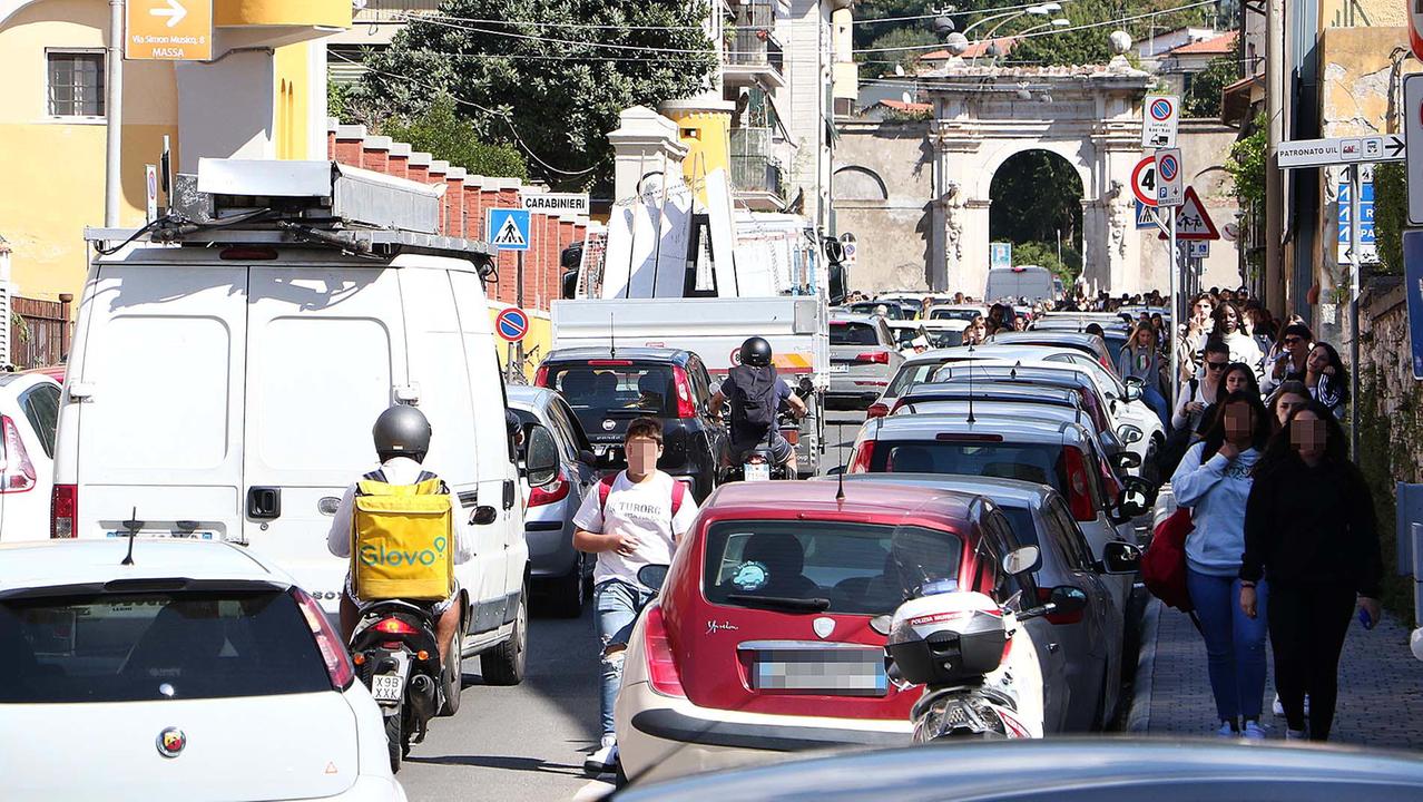 Si va a scuola, la città si blocca: «Servono ingressi scaglionati»