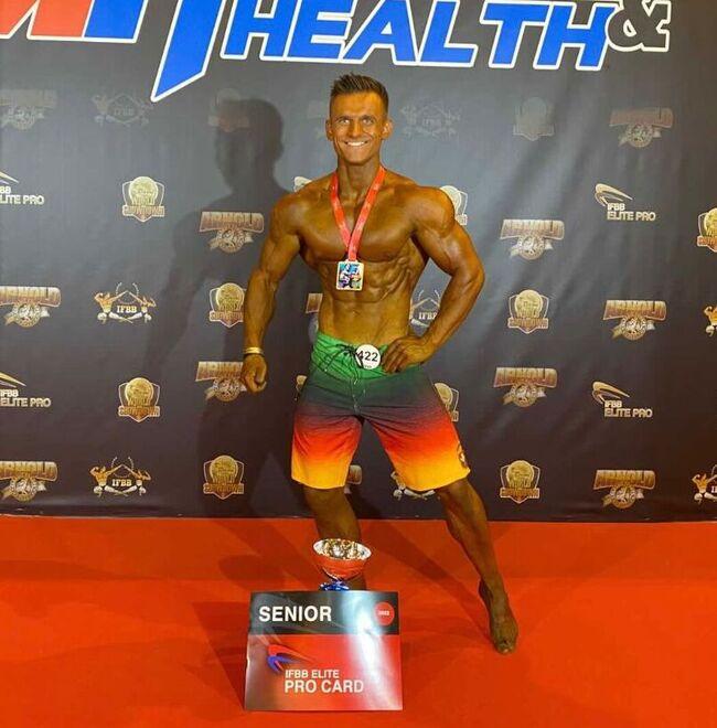 Il body builder Andrii trionfa in Spagna 