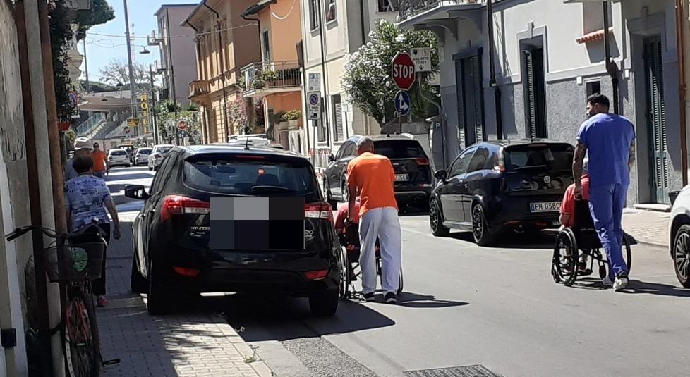 Transenne in via Trento, l’appello della responsabile di Casa Pucci: «Così i nostri ragazzi disabili due volte» 