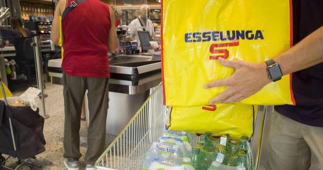 Ruba alcolici all’Esselunga, denunciato un 38enne