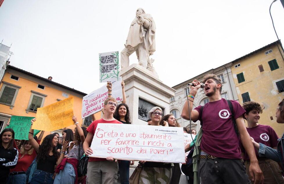 Gli studenti tornano in piazza a Lucca per il clima