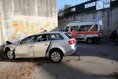 L’auto finisce contro un muro Un 70enne in rianimazione