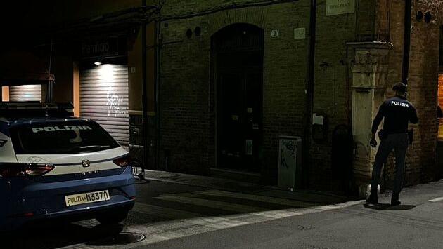 Ferrara, furto di sera al panificio Cappelli, ma il ladro deve fuggire