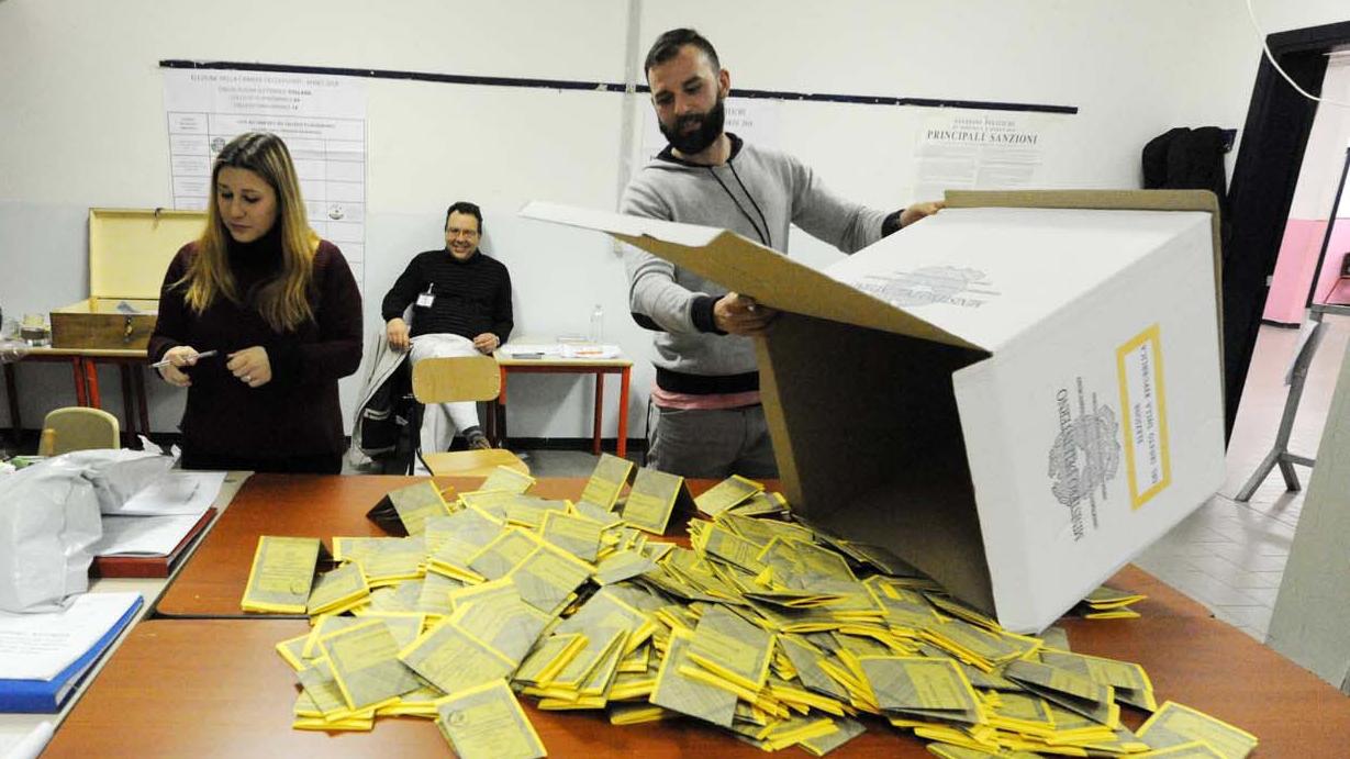 Decine di scrutatori rinunciano all’incarico nei seggi in provincia