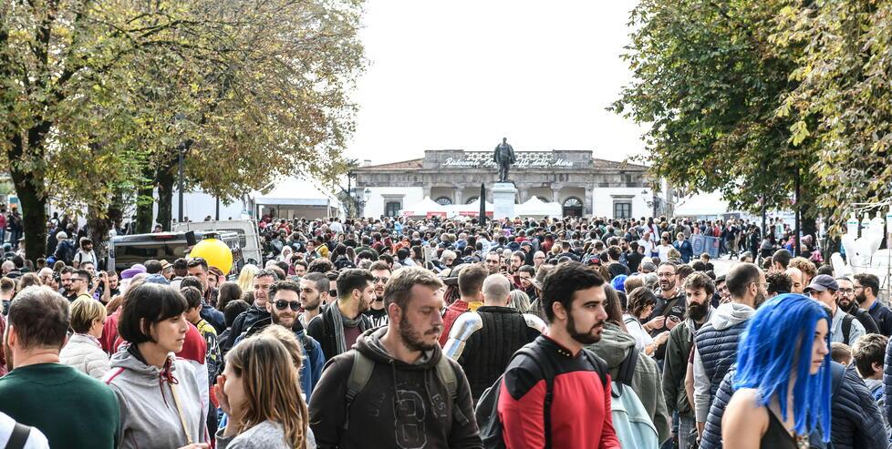 Comics, il sabato è già sold out: ma il tetto potrebbe alzarsi