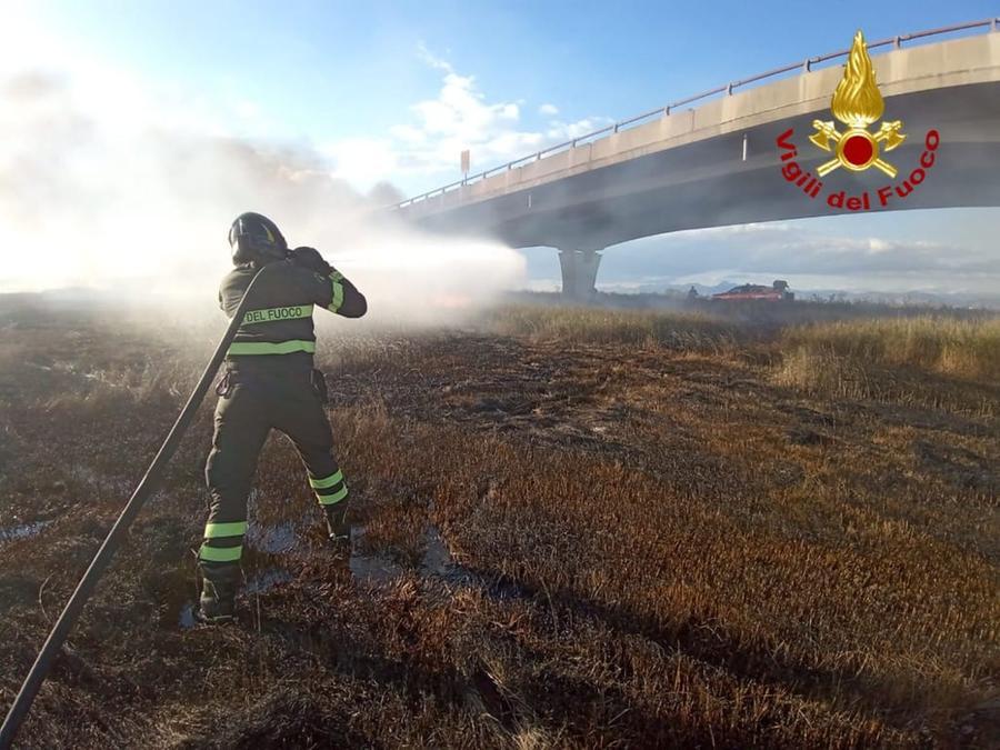 
	Vigili del fuoco in azione

