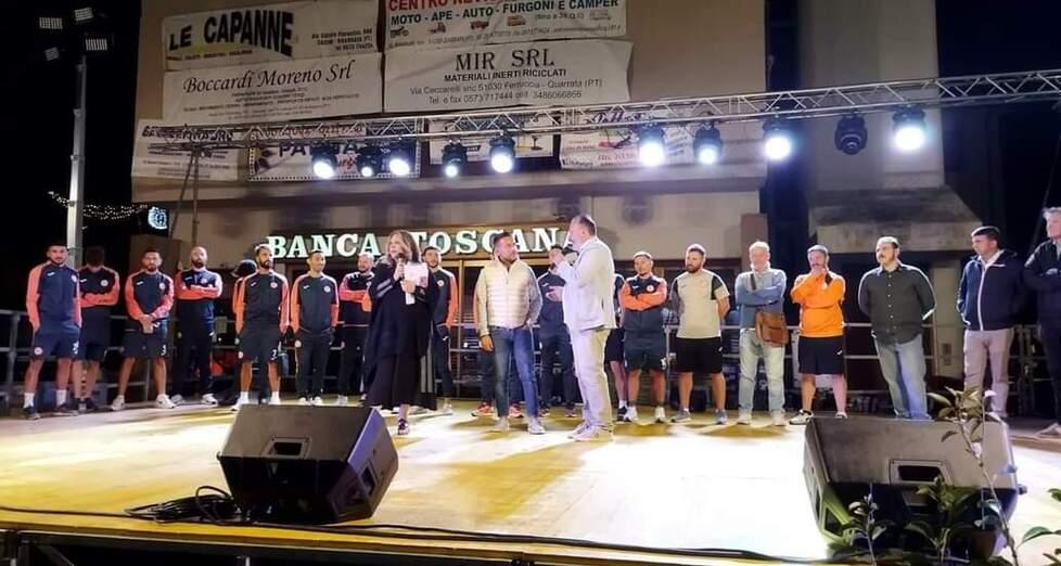 La squadra del Futsal Pistoia sul palco dellla Fiera di Casalguidi martedì sera