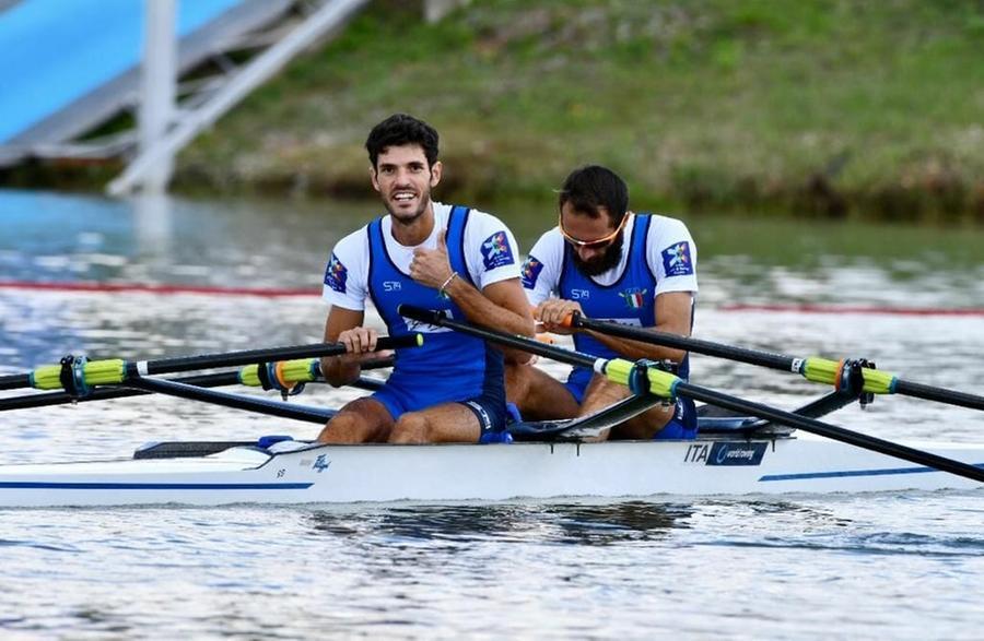 
	Stefano Oppo e Pietro Ruta esultano dopo la qualificazione per la finale del campionato del mondo di Racice <em>(foto Mimmo Perna - Canottaggio.org)</em>


