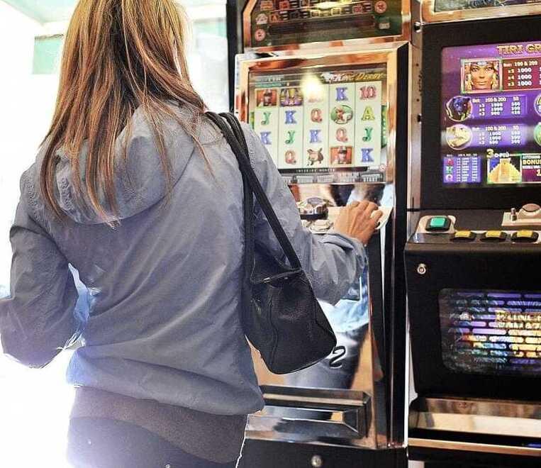 Carpi. Sala slot chiede i danni al sindaco: «Persi incassi per la sua ordinanza» 
