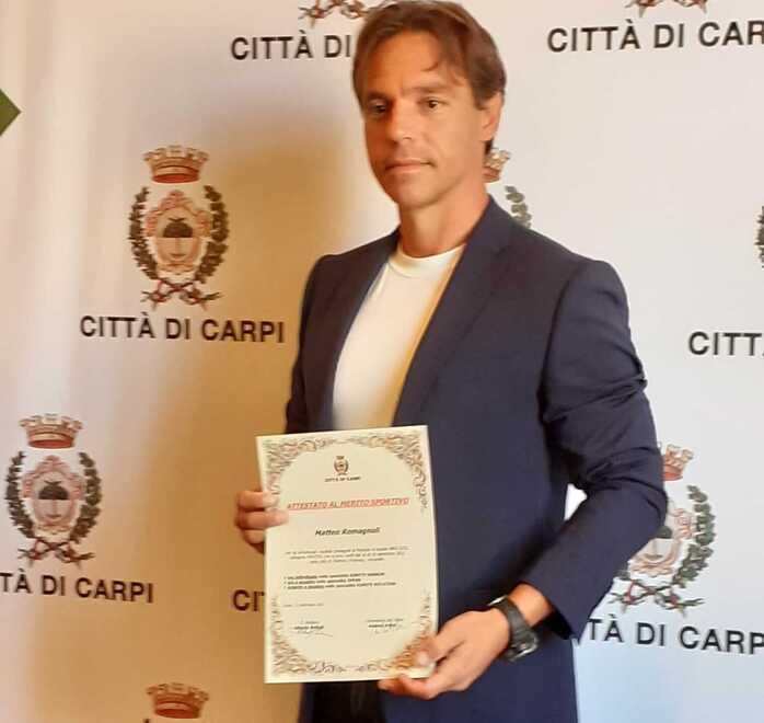 Carpi. Premiato il pompiere karateka 