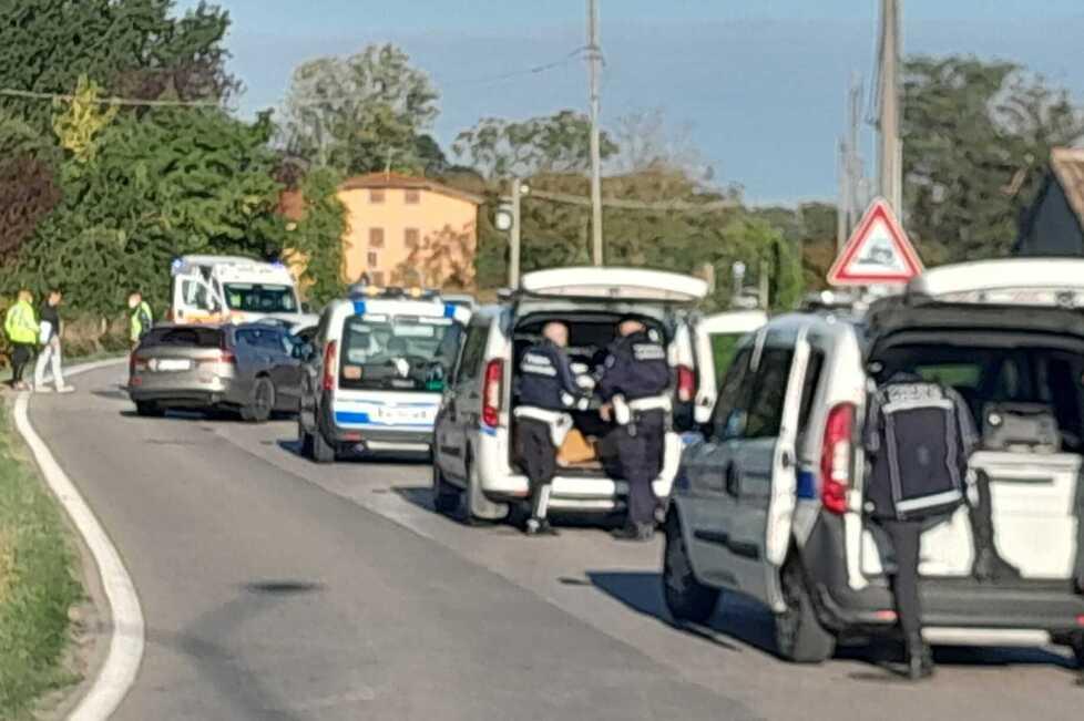 Schianto a Mirandola. Invade l’altra corsia e fa un frontale 
