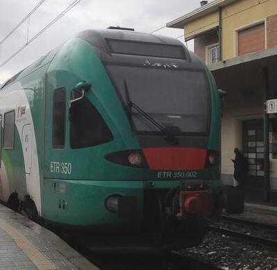 Vignola. «Capotreno offesa e multa stracciata Quei giovani sono incontrollabili» 