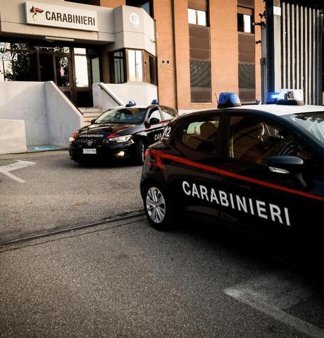 Castelfranco. Minacce col coltello, botte e rapina su un minorenne 