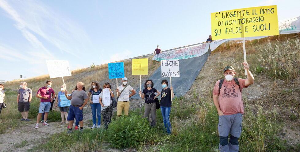 Biciclettata dei No Keu tra i “veleni” lungo la 429