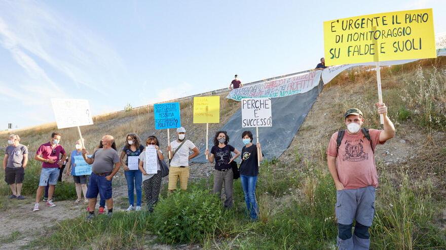 Biciclettata dei No Keu tra i “veleni” lungo la 429