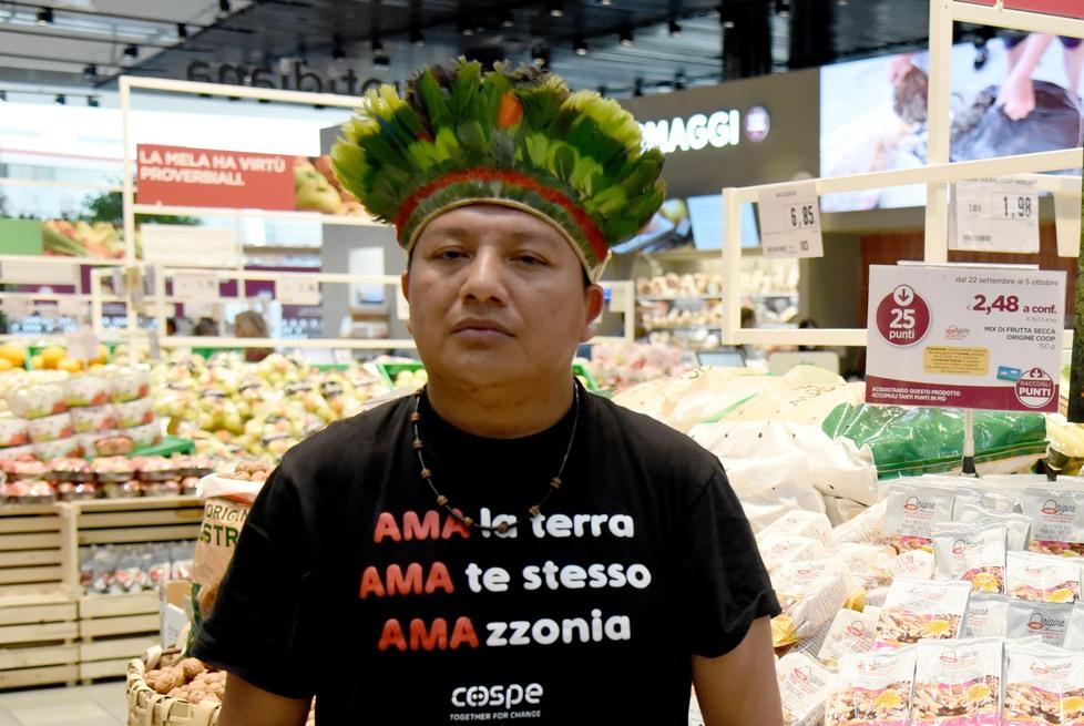 Il leader della Resistenza dei popoli indigeni del Brasile a Ponte a Greve: «In Amazzonia ci uccidono ma il cuore di Firenze ci aiuta»
