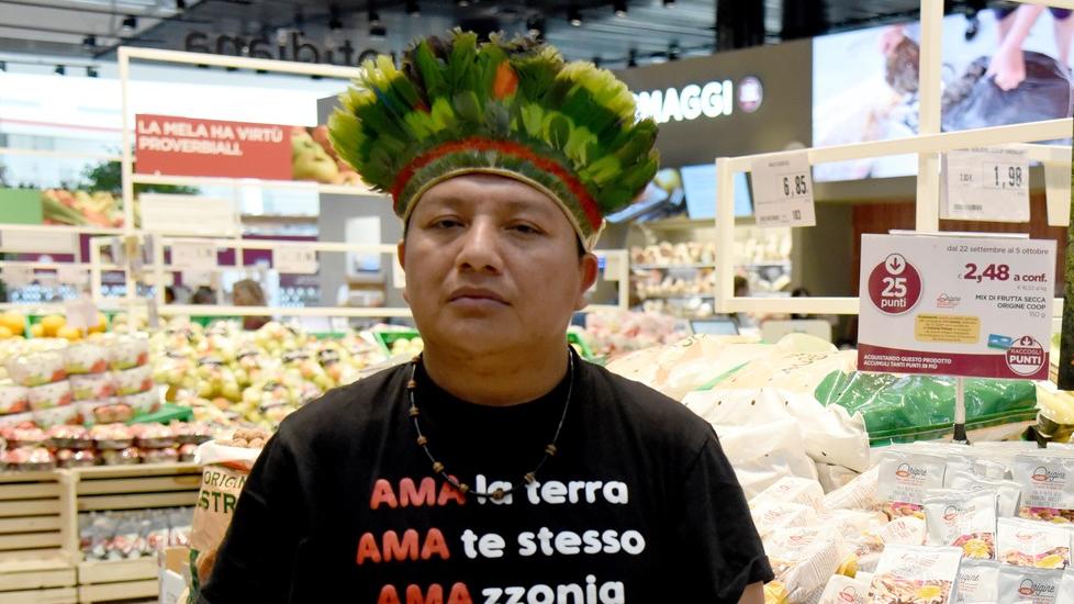Il leader della Resistenza dei popoli indigeni del Brasile a Ponte a Greve: «In Amazzonia ci uccidono ma il cuore di Firenze ci aiuta»