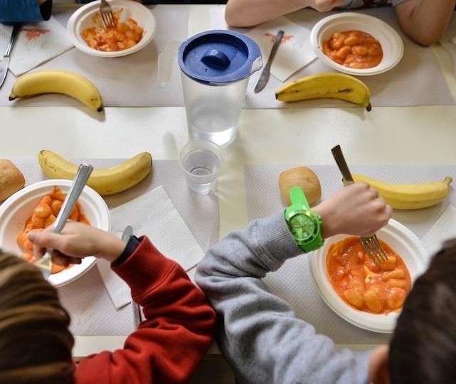 A scuola la verdura diventa antipasto e per merenda ci sarà la spremuta