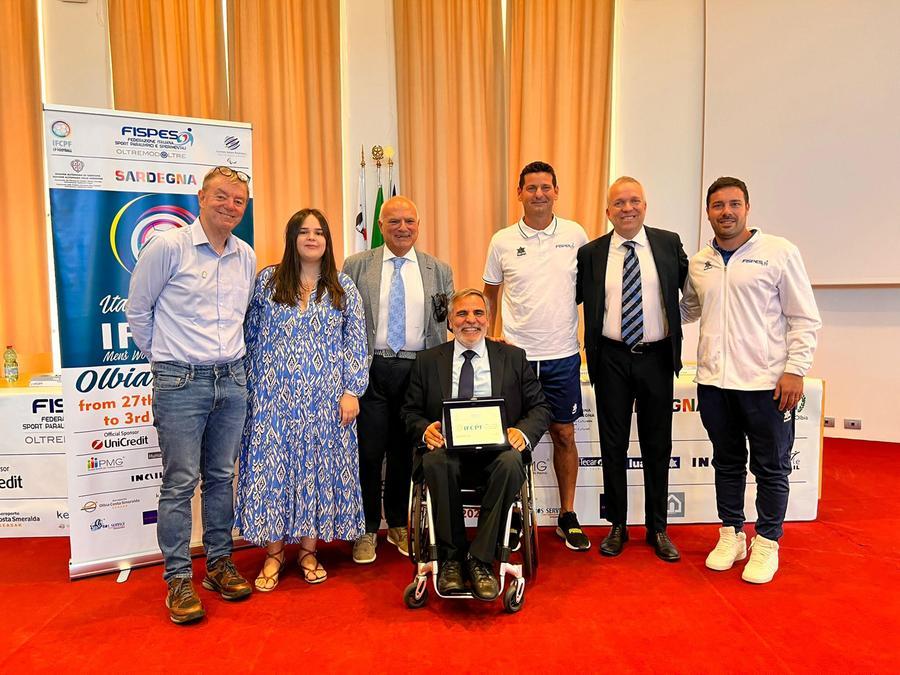 
	Foto di gruppo degli organizzatori con l'assessore Elena Casu&nbsp;

