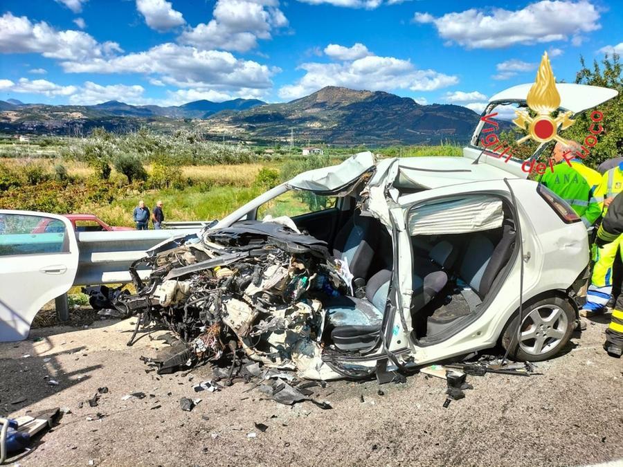 Frontale auto-tir, muore 35enne di Prato