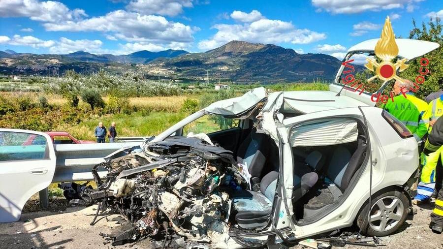 Frontale auto-tir, muore 35enne di Prato