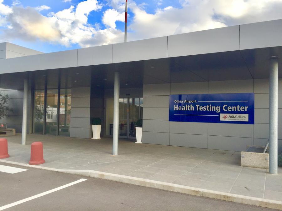 Covid, all’aeroporto di Olbia il nuovo hub vaccinale per le terze e quarte dosi