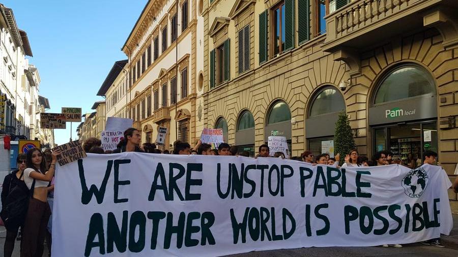 Firenze, giovani in corteo con Fridays for future