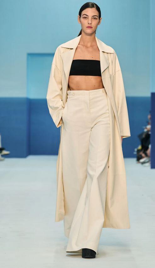 L’estate vacanziera di Max Mara: cappelli, tutine... e cappotti<br>
<br>

