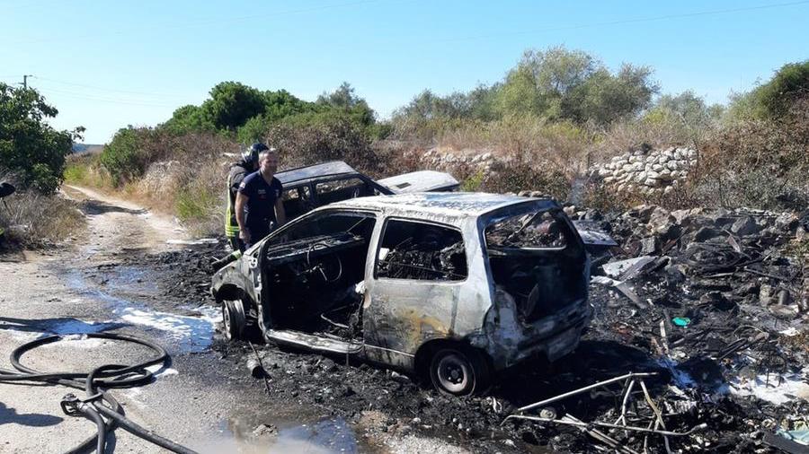 Sassari, tre auto in fiamme nel campo nomadi