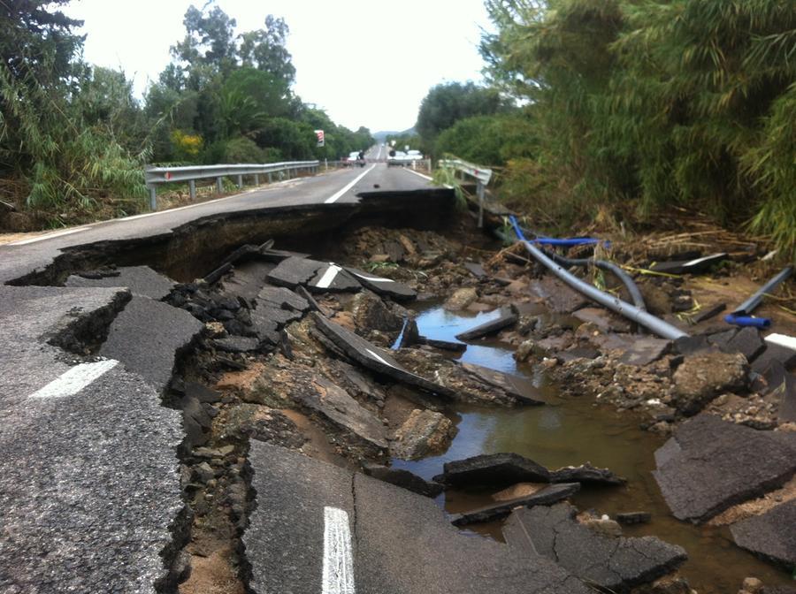 
	Il tratto di via Vittorio Veneto crollato dopo l'alluvione del 2013

