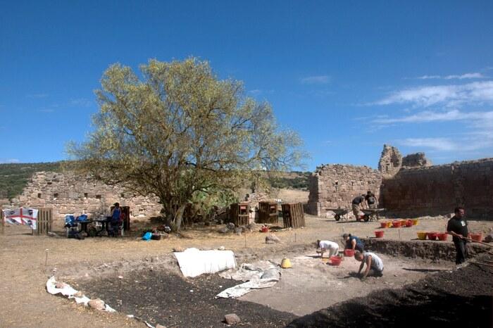 Ozieri, i resti di una struttura romanica scoperti vicino alla basilica di Sant’Antioco di Bisarcio