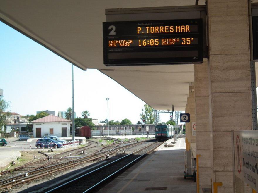 Rubano il rame dai binari, in ritardo i treni Sassari-Porto Torres 