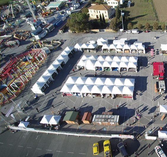 Expo e luci no, addobbi in bilico a Pontedera. Nubi sul rilancio del commercio 