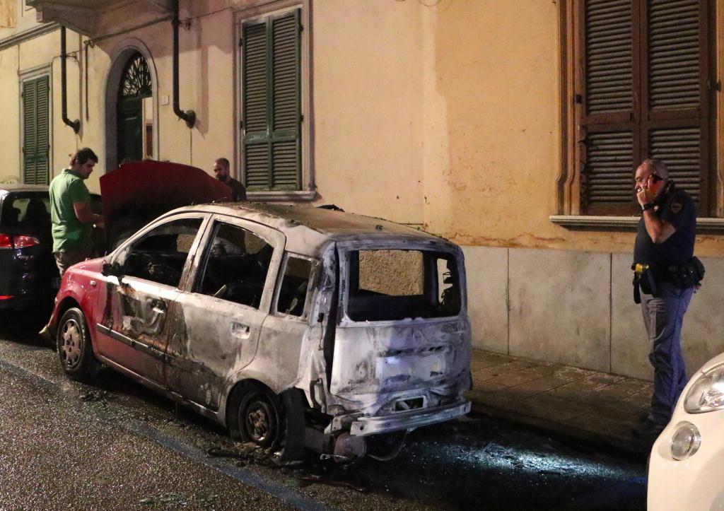 Carrara, torna l’incubo piromane 