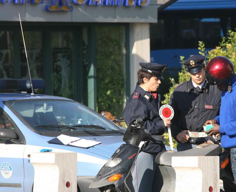 L’uomo è stato denunciato per minacce aggravate