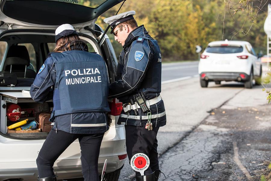 Modena. Molesta ragazza all’autostazione delle corriere: denunciato